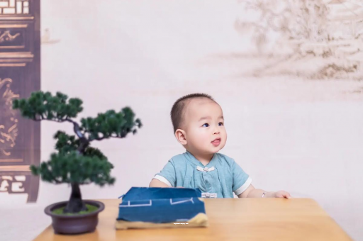 安宁宝宝眼睛突然肿了